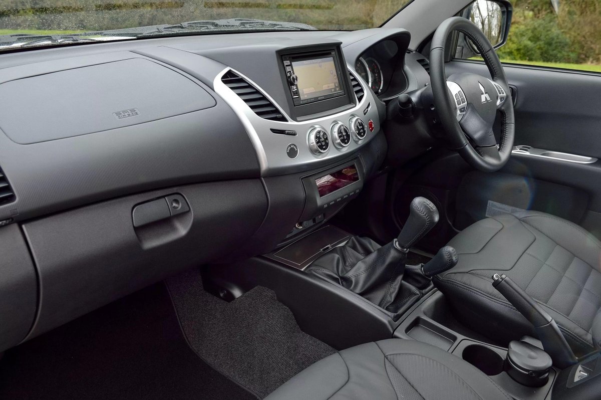 Mitsubishi l200 2010 салон