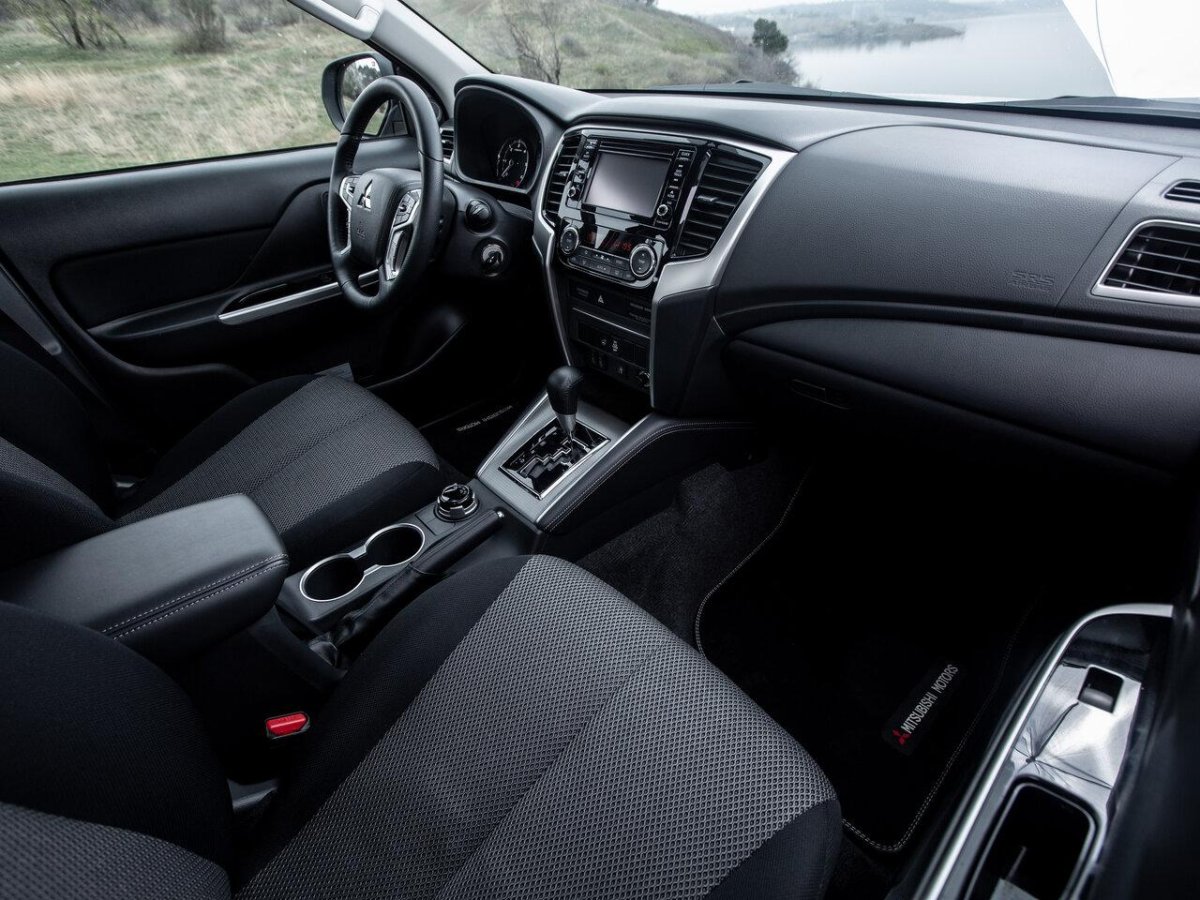 Mitsubishi l200 2022 салон