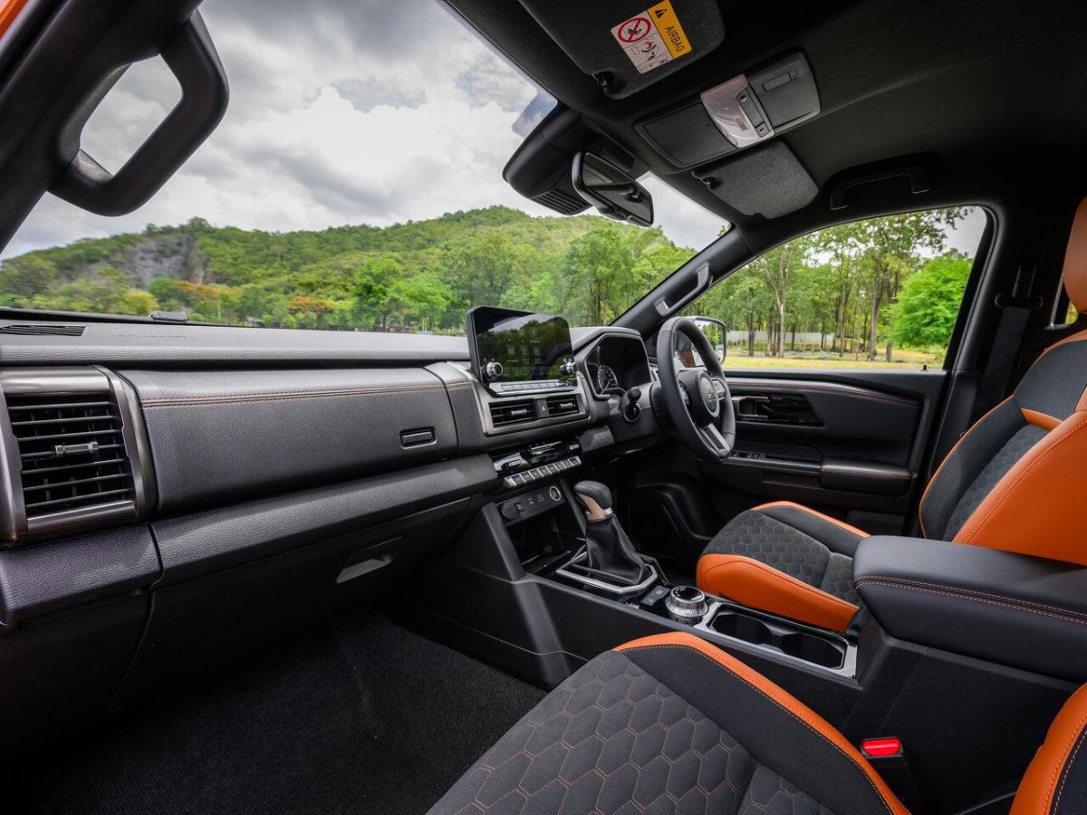 Mitsubishi l200 2024 салон