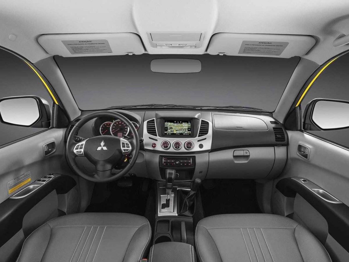 Mitsubishi l200 Triton салон