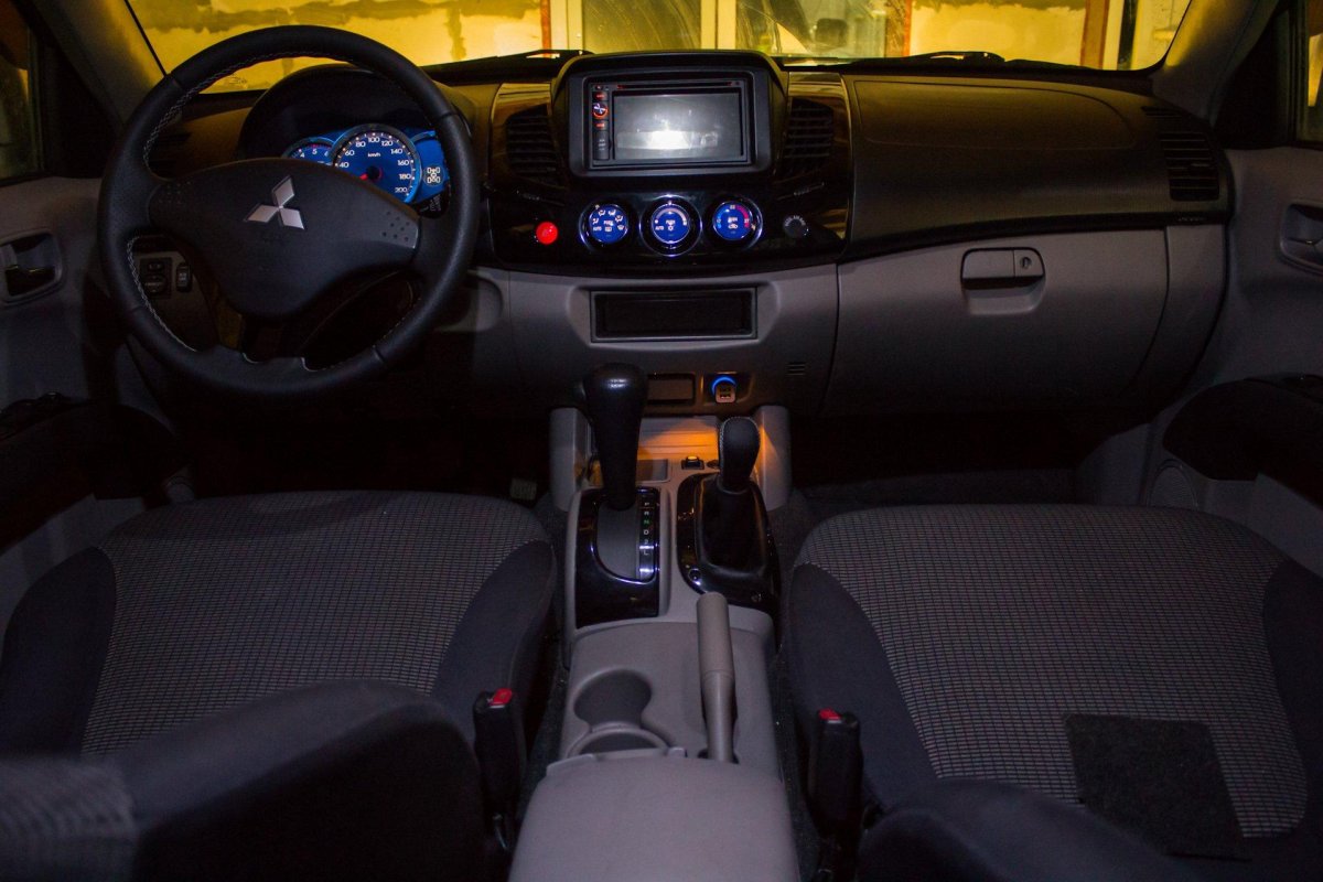 Mitsubishi l200 5 салон