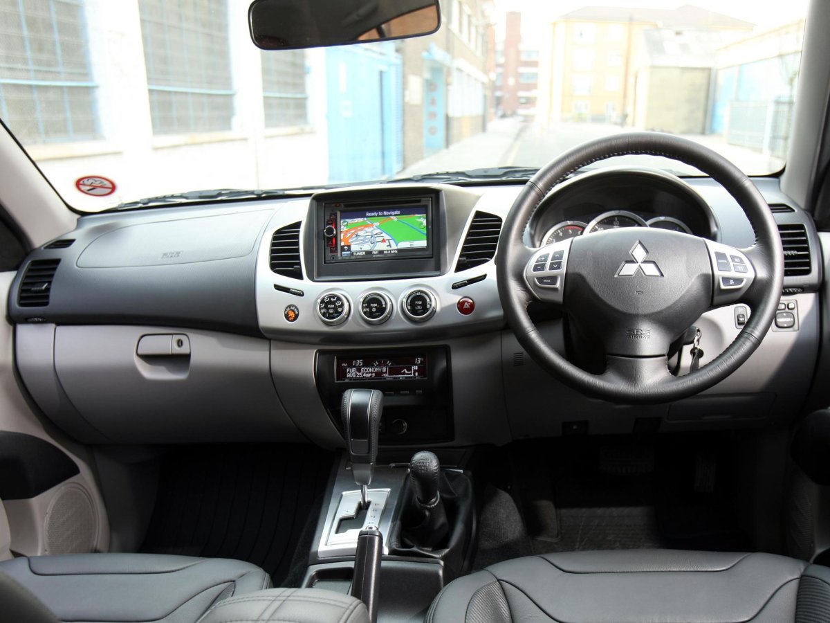 Мицубиси l200 салон