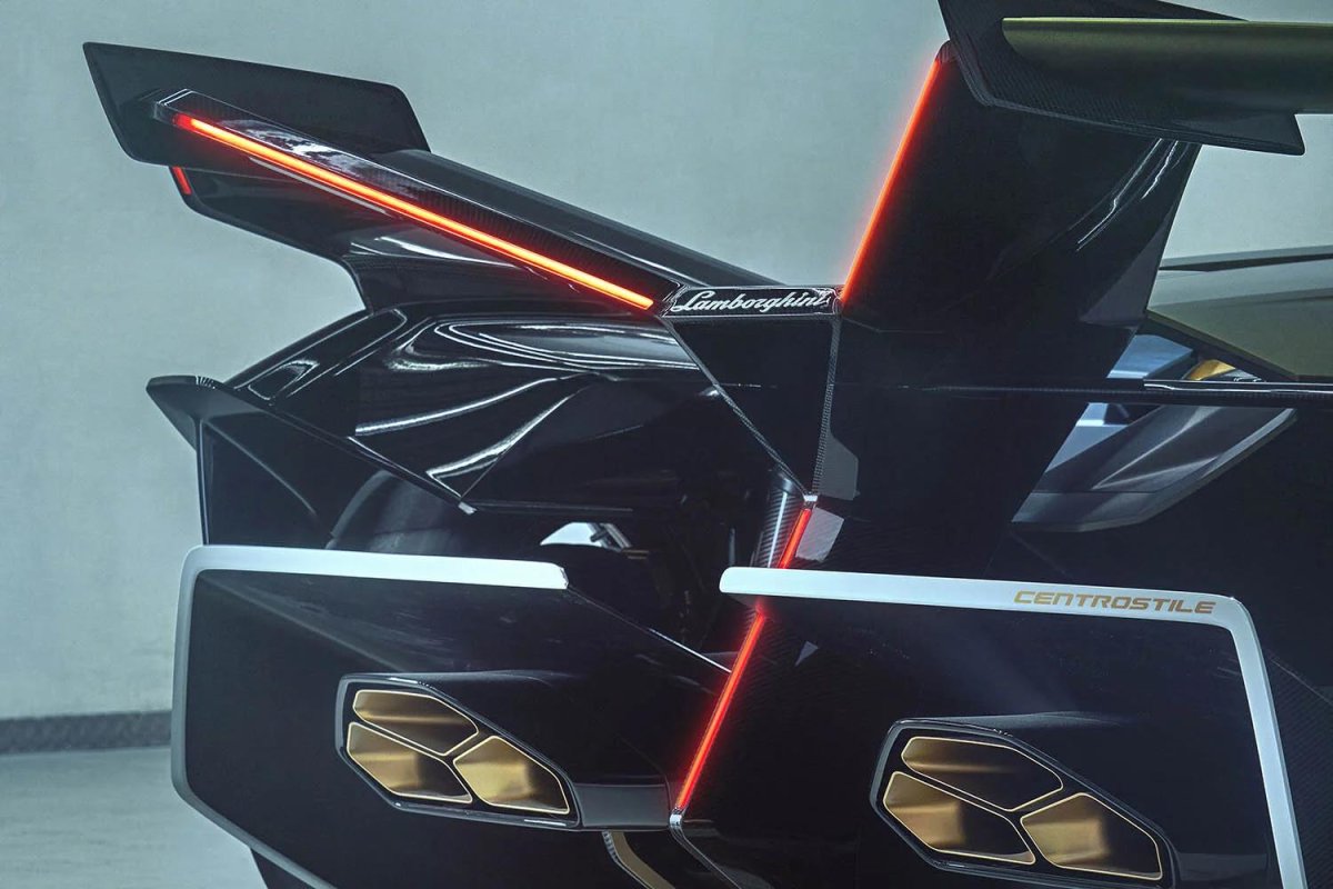 Lamborghini Lambo v12