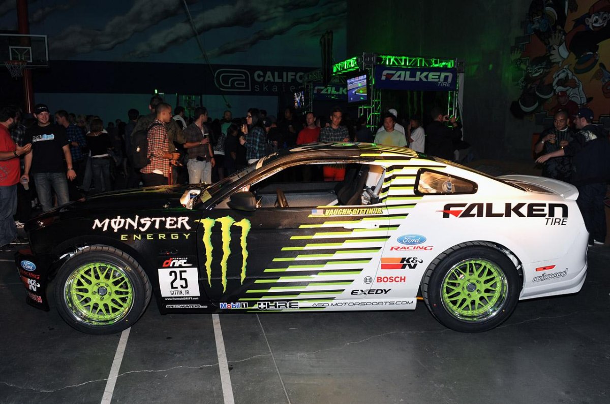 Форд Мустанг Монстер Энерджи