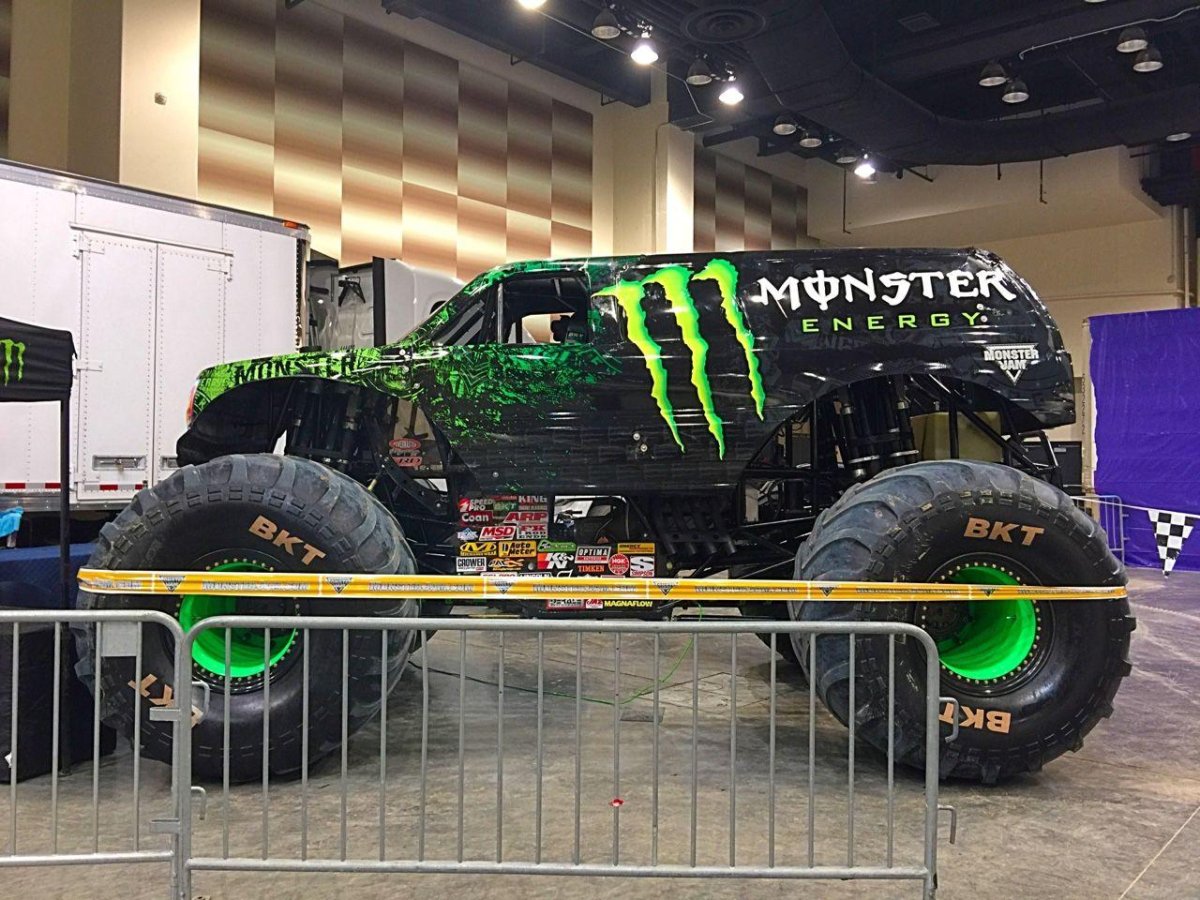 Монстер Энерджи трак