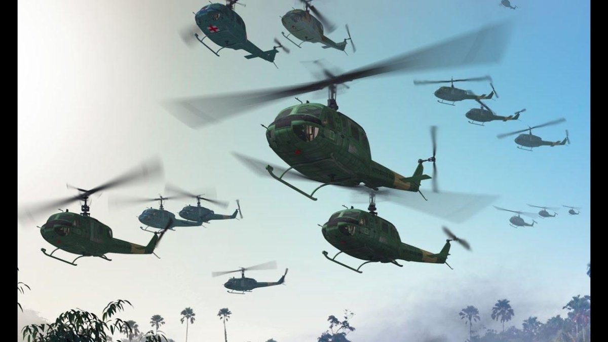 Вертолет Хьюи в джунглях