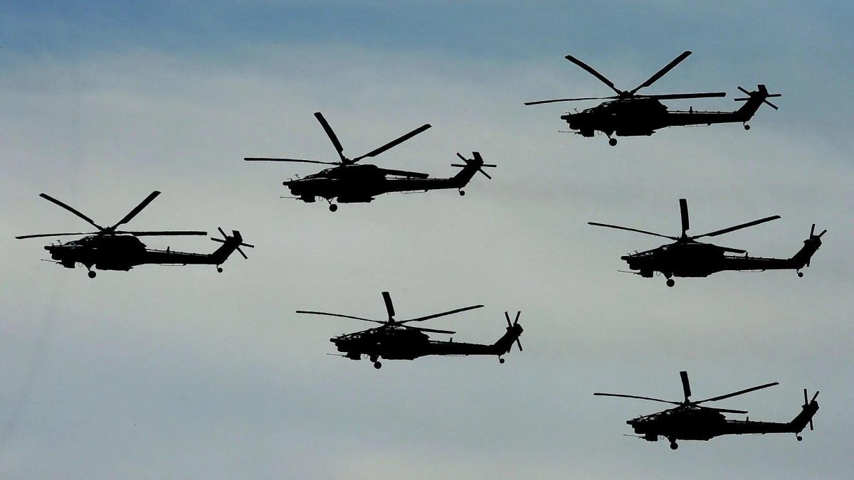 Много вертолетов в небе