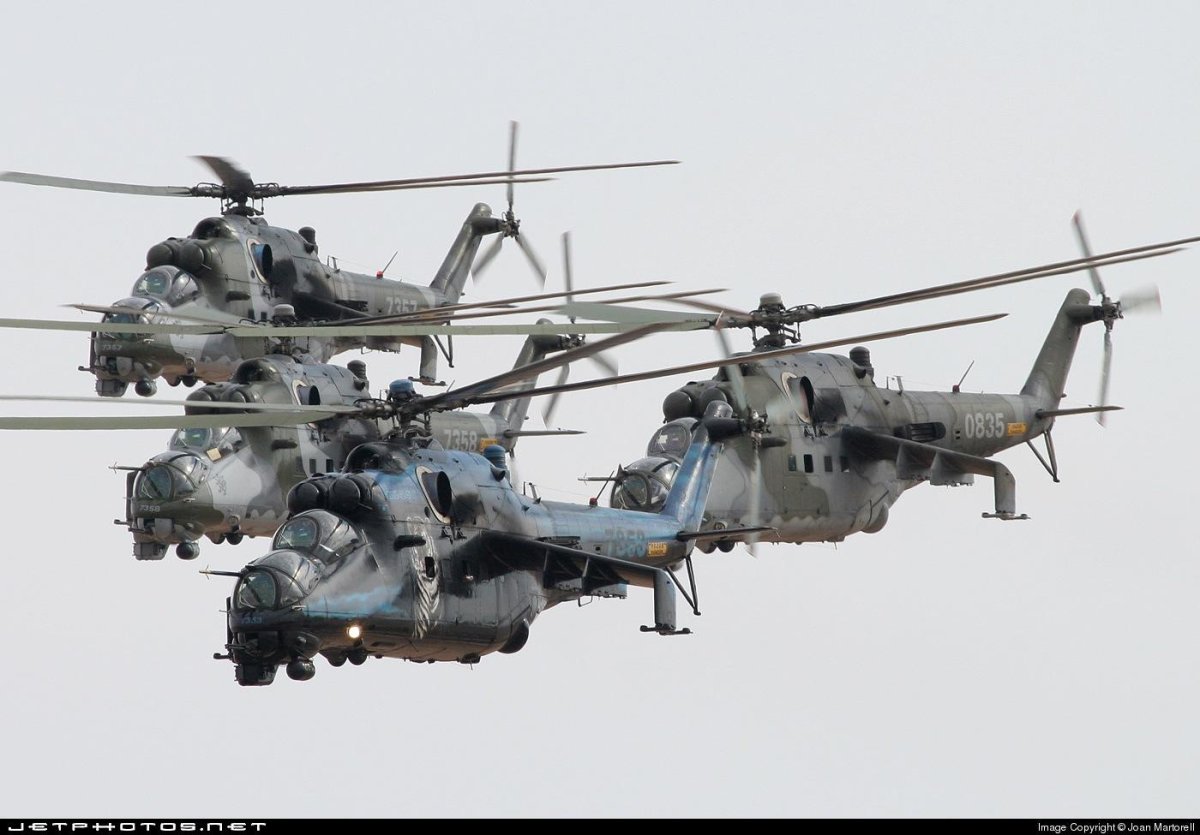 Ми 24 на белом фоне