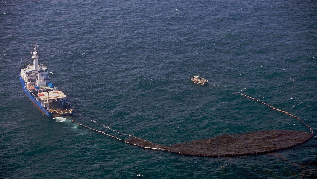 Сбор разлива нефти