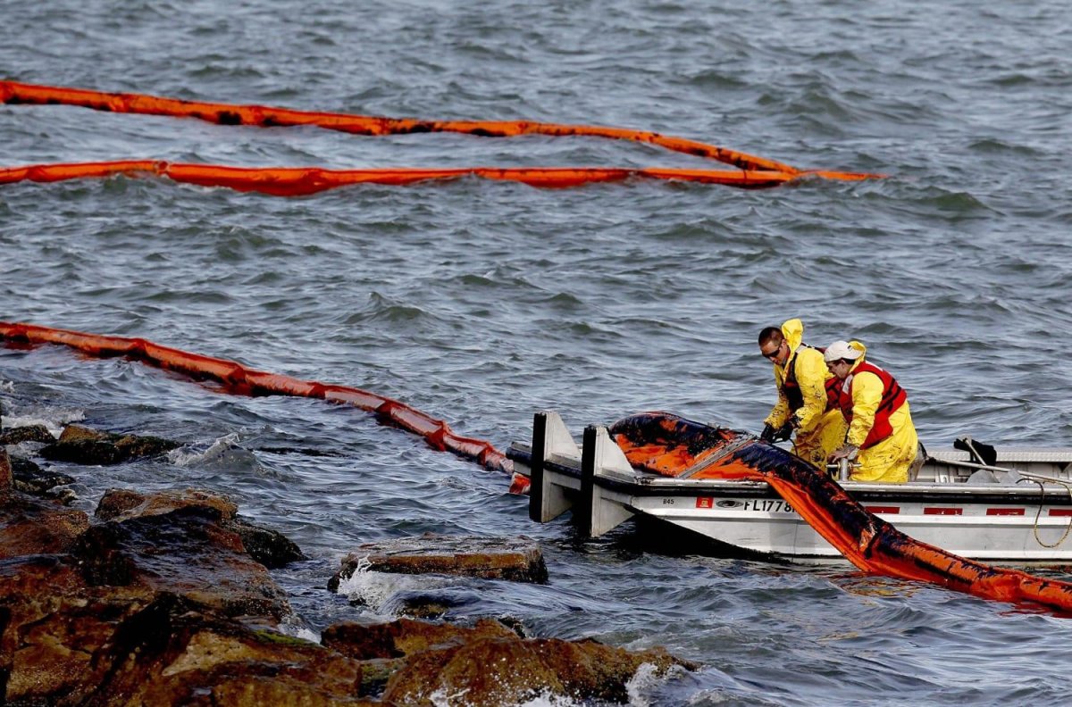 Боновые заграждения нефть