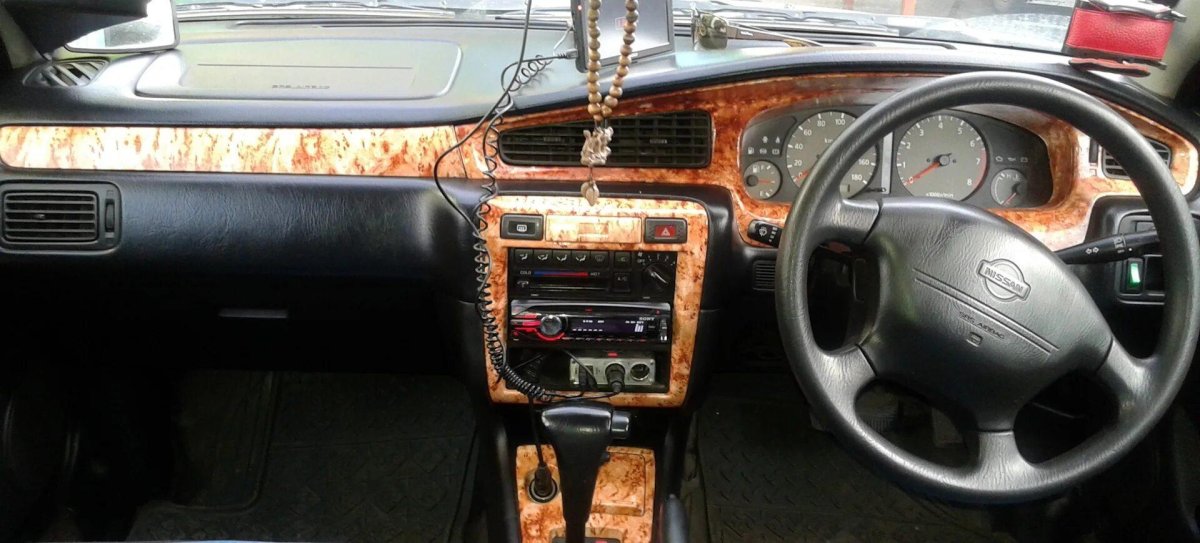 Nissan Bluebird 1999 салон