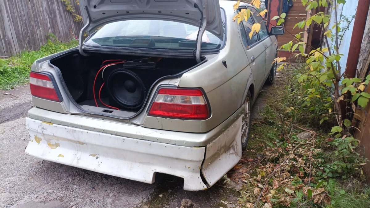 Задний бампер Nissan Bluebird u14