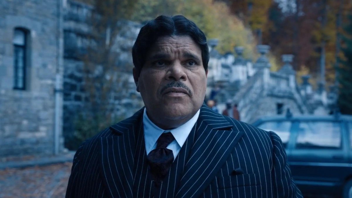 Уэнсдей сериал 2022 Луис Гусман