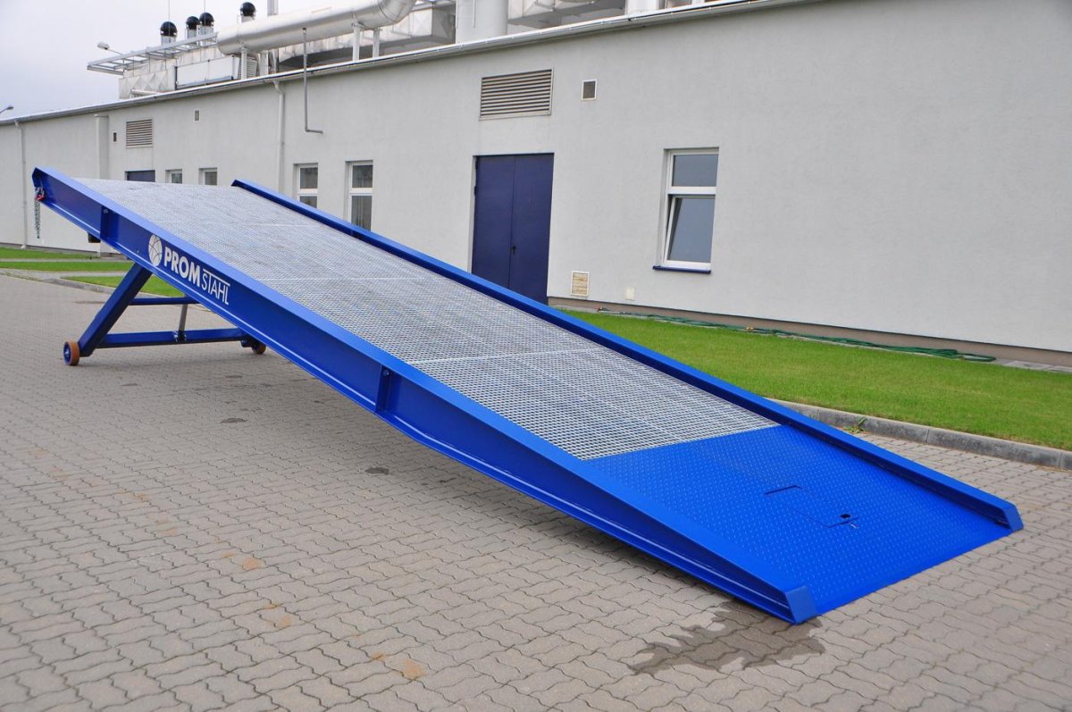 Рампа погрузочная складная трап 611