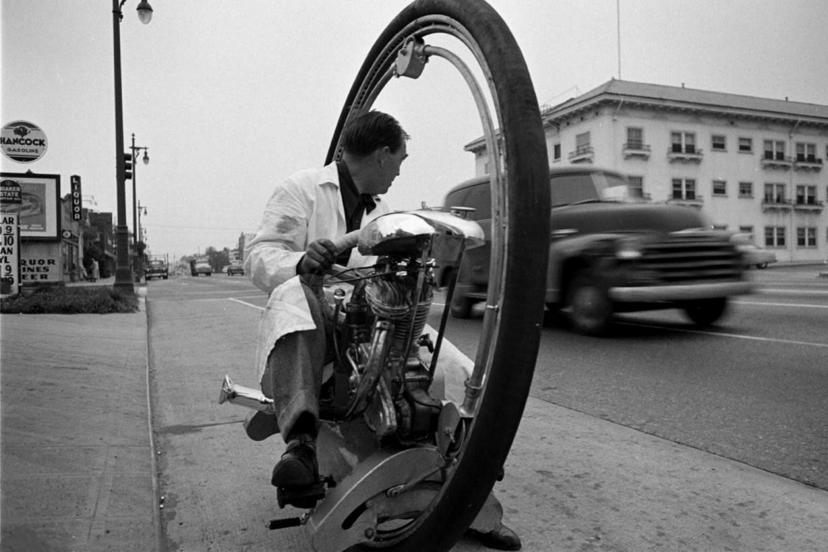 Эдуард Мельников моноцикл