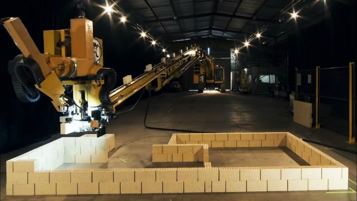 Робот-Строитель Hadrian