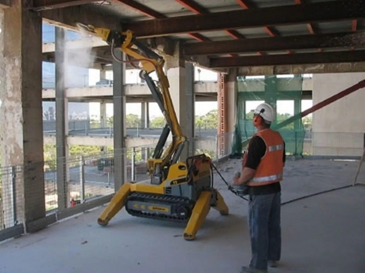 Робот Brokk 180