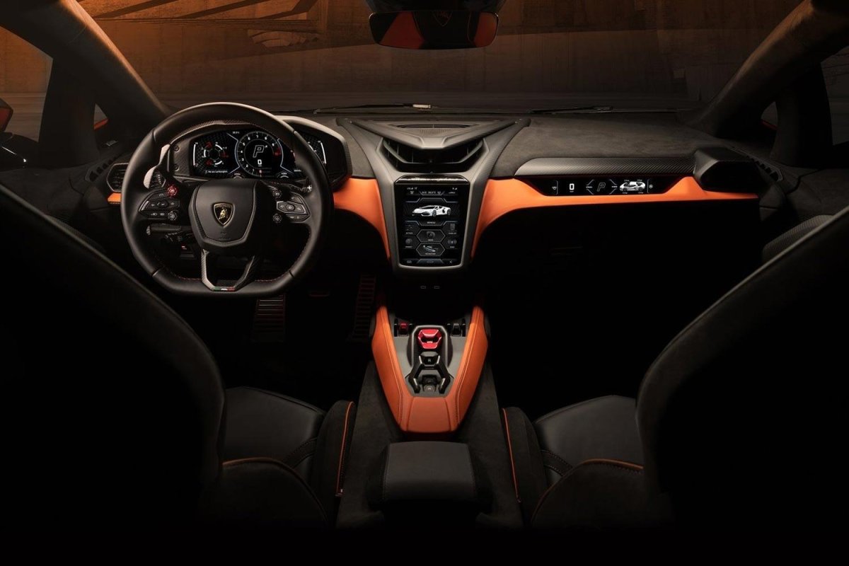 Ламборджини revuelto