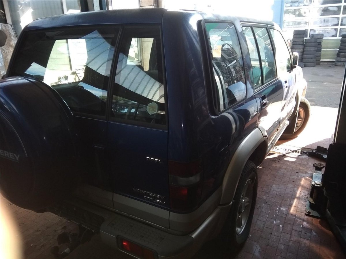 Опель Монтерей 1998 год