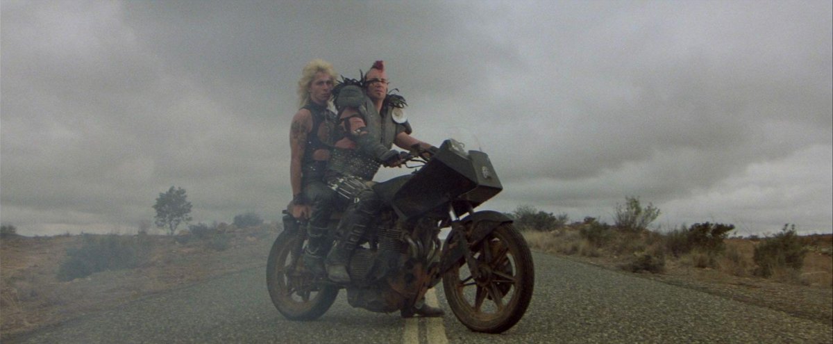 Безумный Макс 1979 байкеры