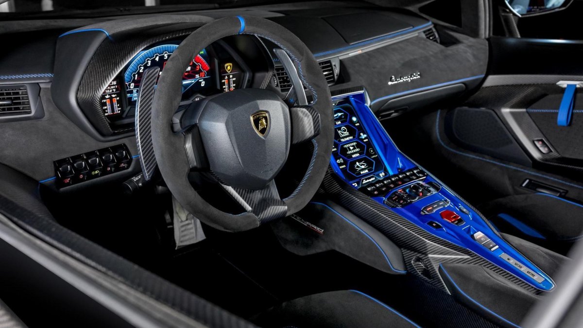 Lamborghini Aventador 2021 салон