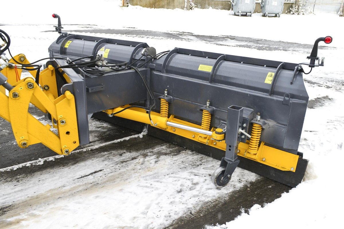 Универсальный поворотный отвал ППО-3,3 "бабочка"