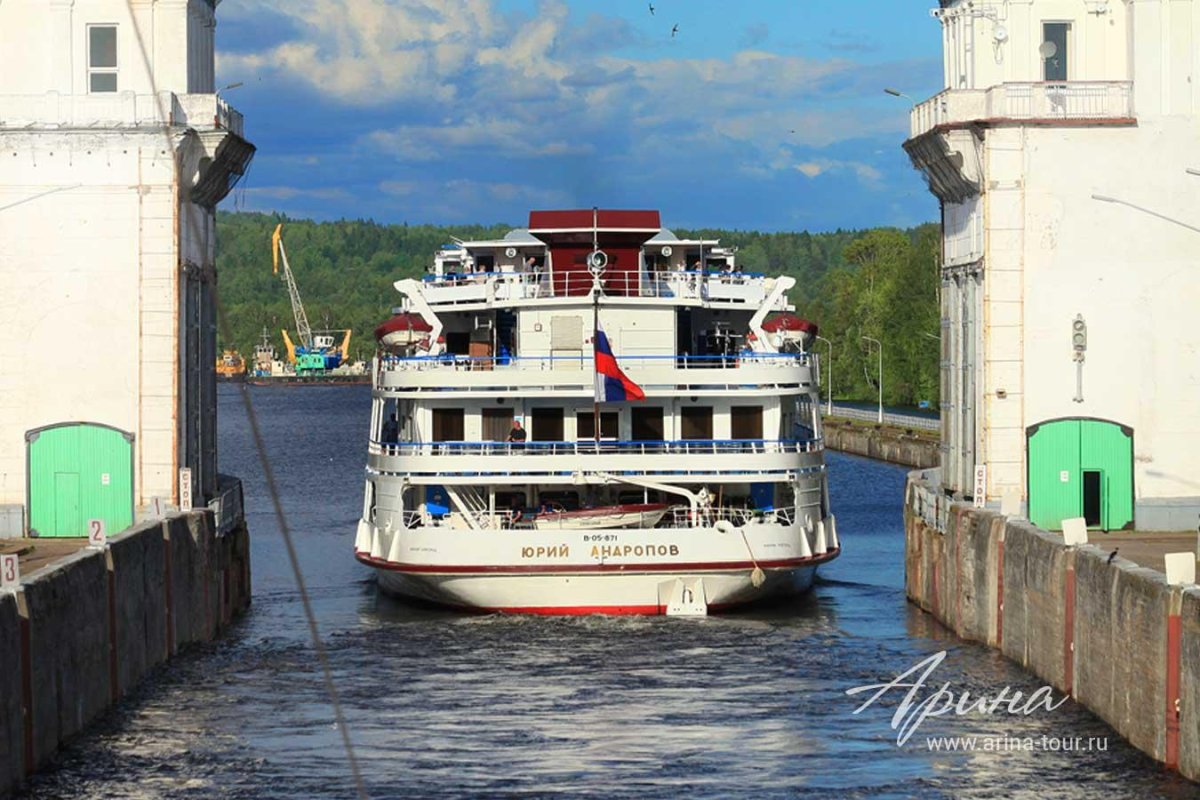 Теплоход Юрий Никулин