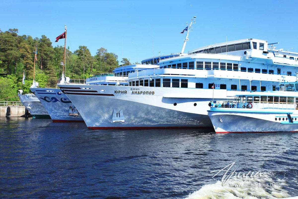 Теплоход Юрий Андропов на Валаам