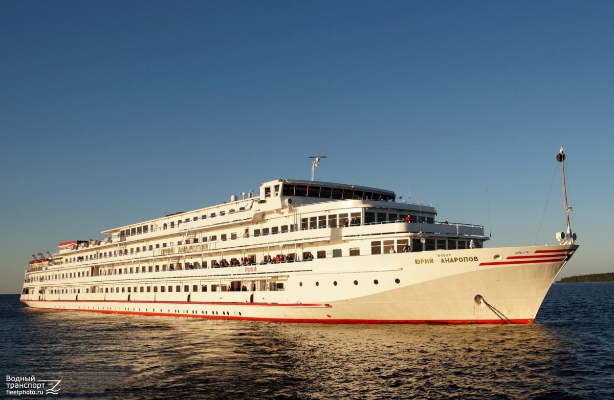 Теплоход Юрий Андропов каюты