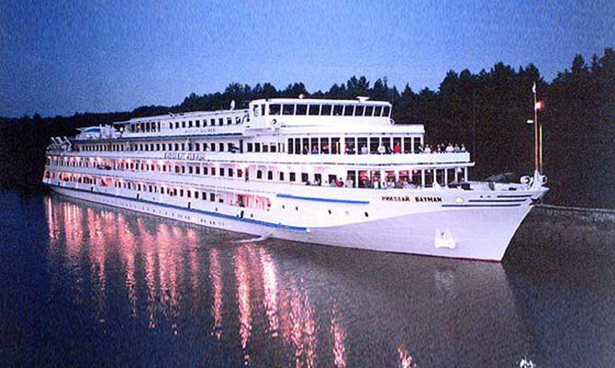 Теплоход Андропов Валаам