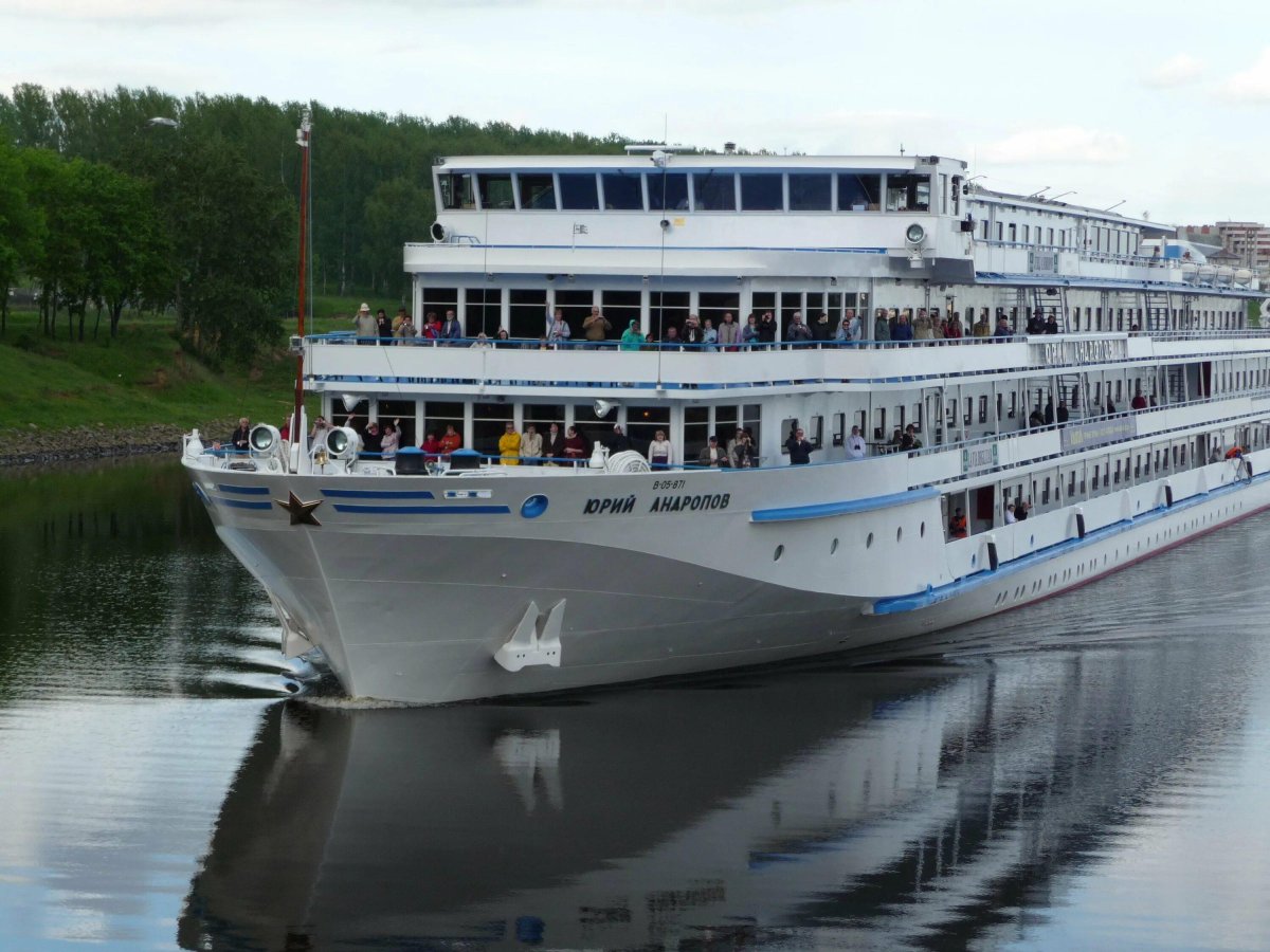 Теплоход Андропов Валаам