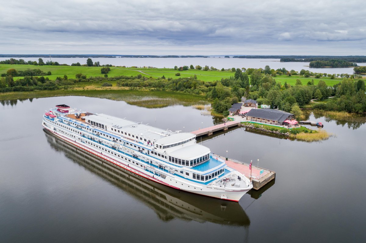 Теплоход Юрий Андропов водоход