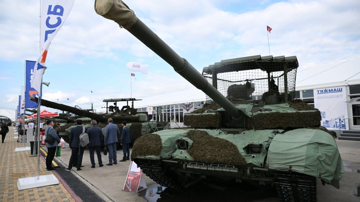 Танк с защитой от дронов