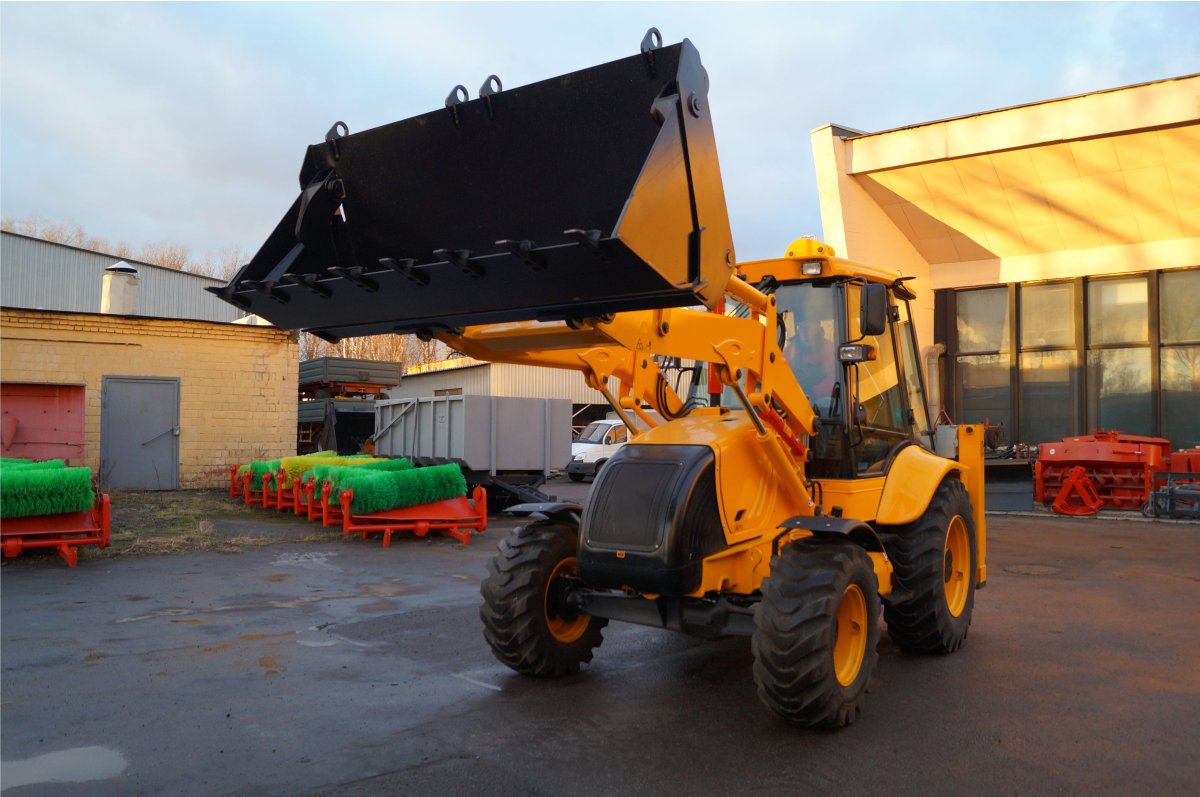 Экскаватор-погрузчик МДСУ-1000