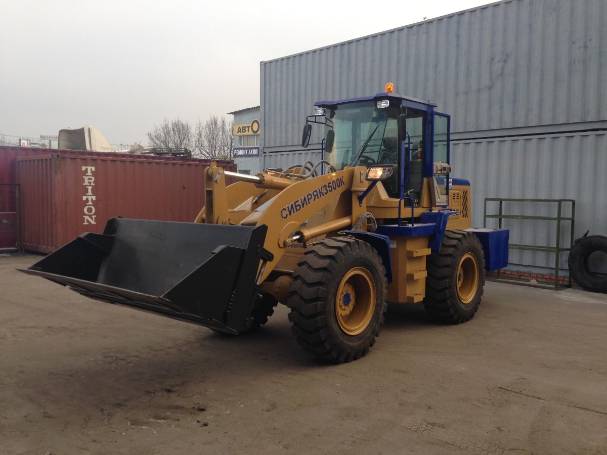 Фронтальный погрузчик Сибиряк 3000