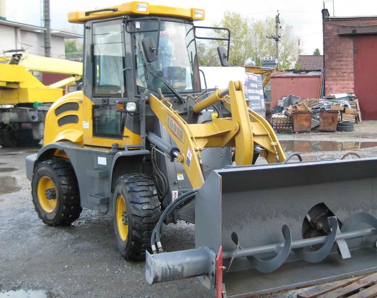 Бизон 925 фронтальный погрузчик