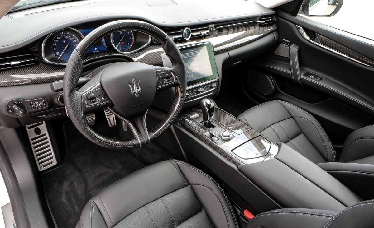 Мазерати Кватропорте 2021 салон