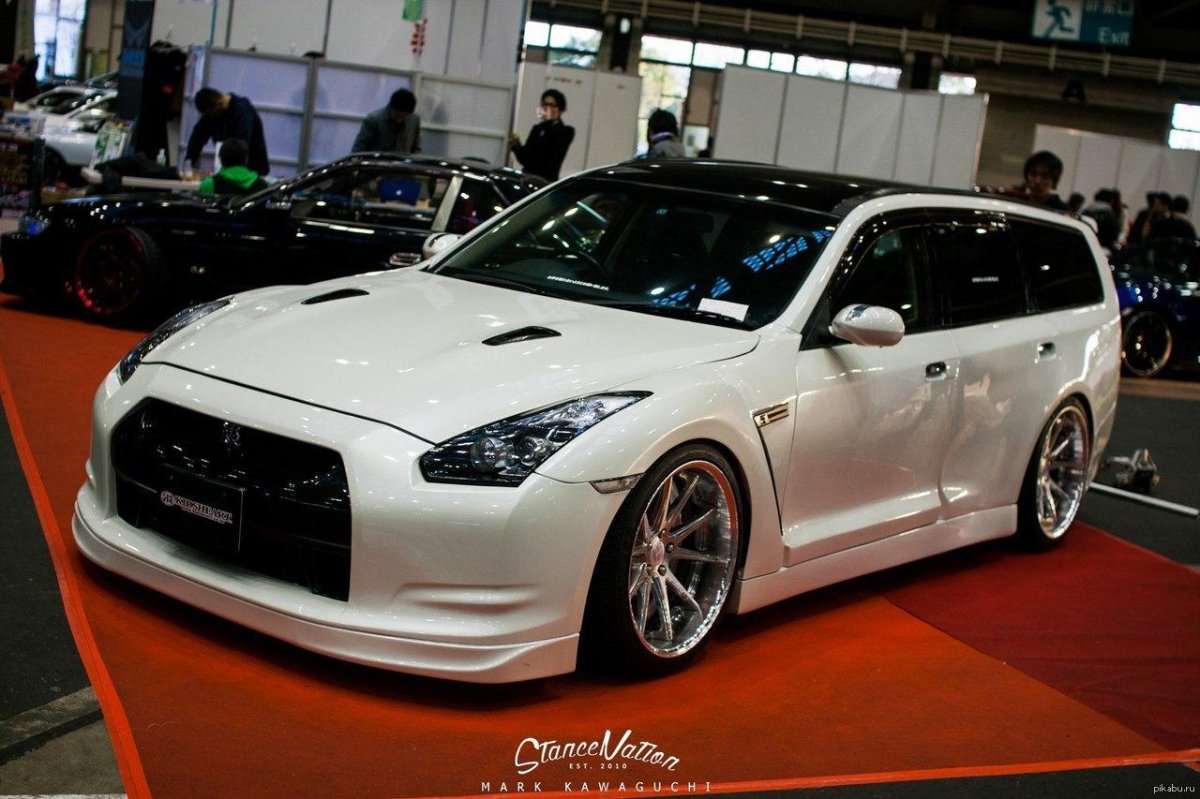 Nissan Stagea GTR 35