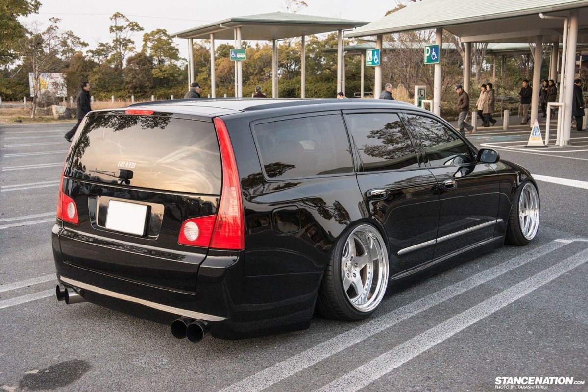 Nissan Stagea stance