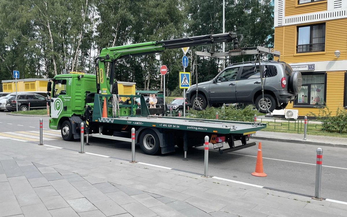 Эвакуируют машину