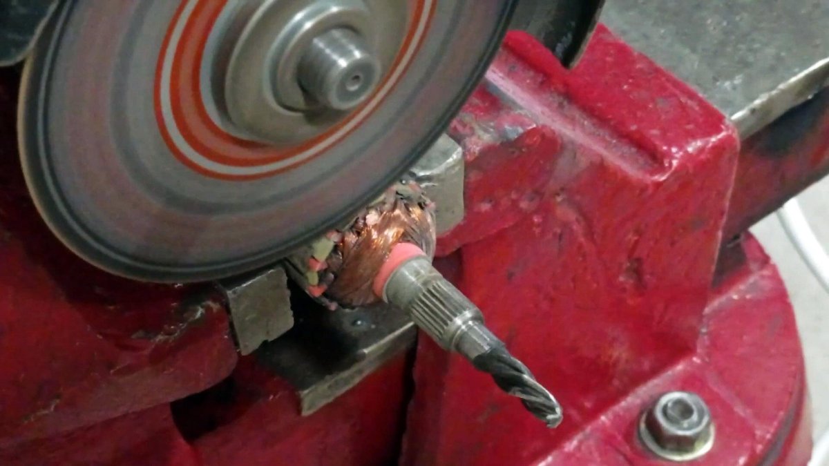 Шлифовальная насадка на дрель из якоря электродвигателя