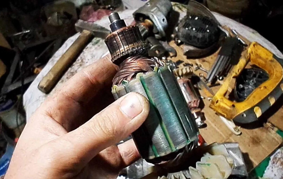 Заклинивание щетки якоря преобразователя