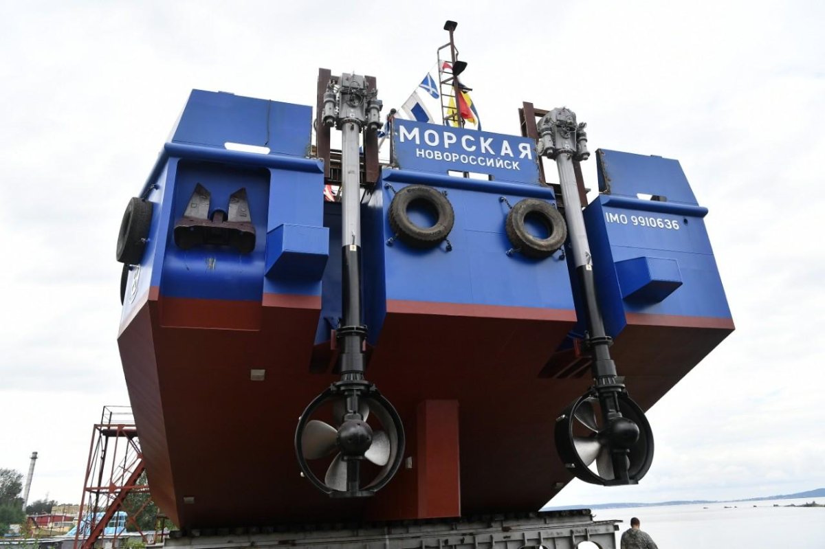 Грунтоотвозная шаланда морская