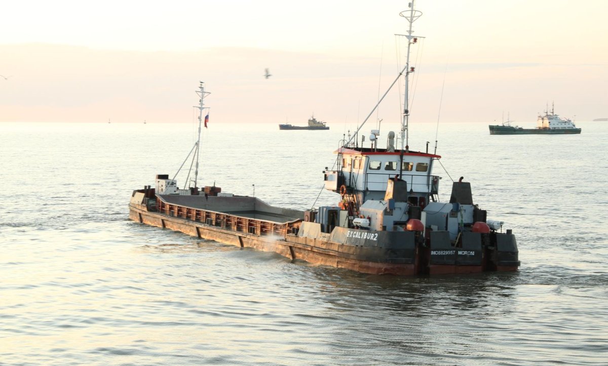 Грунтоотвозная шаланда