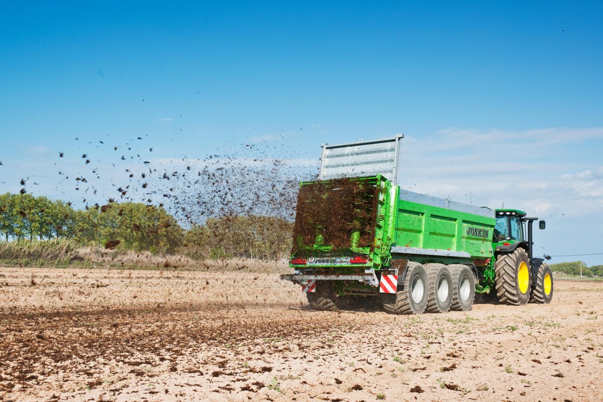 Внесение органических удобрений МТЗ 1221