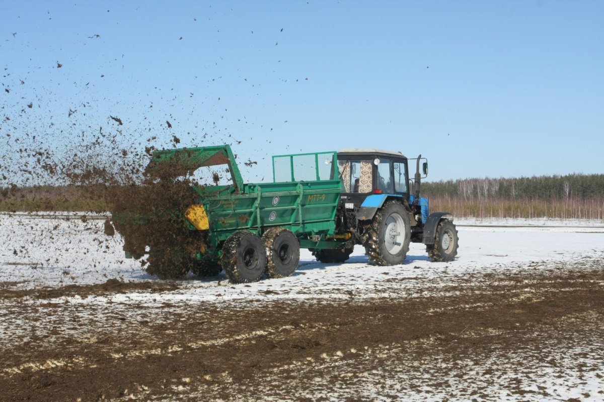 Машина для внесения твердых органических удобрений МТТ-9