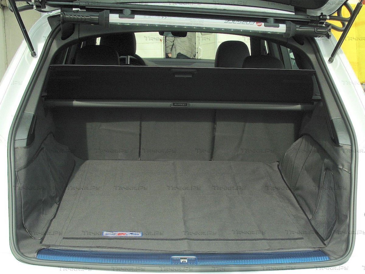 Чехол в багажник автомобиля