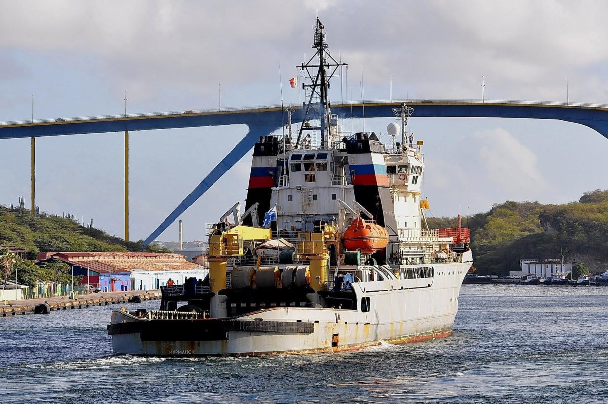 Николай Чикер буксир