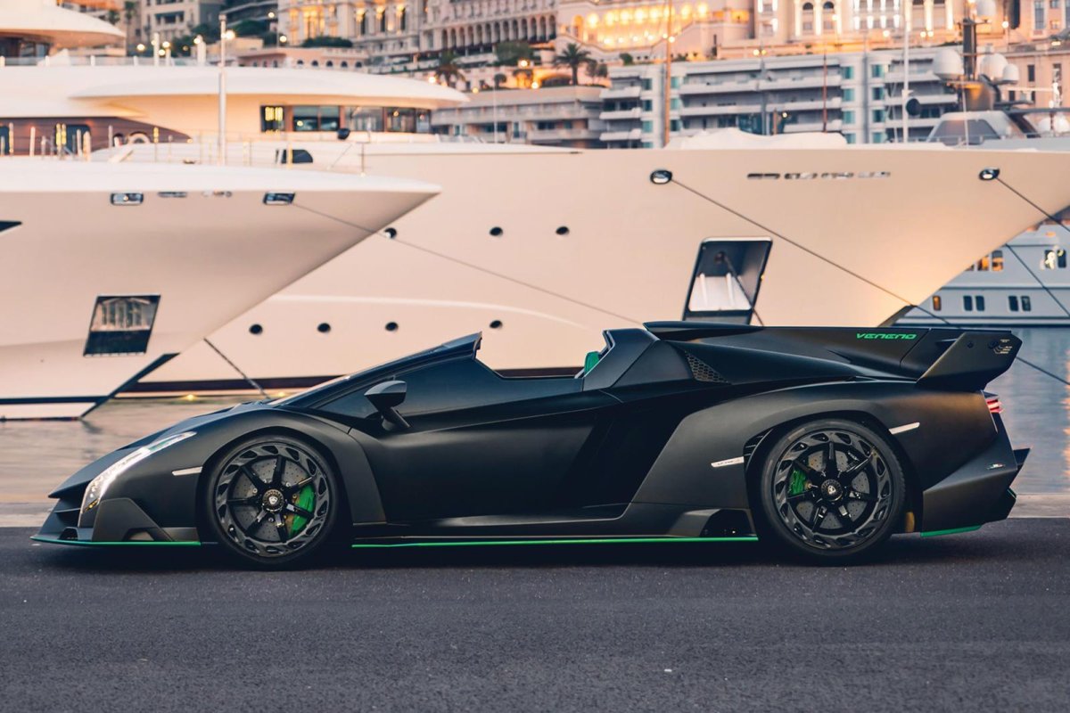 Ламборгини Veneno Roadster