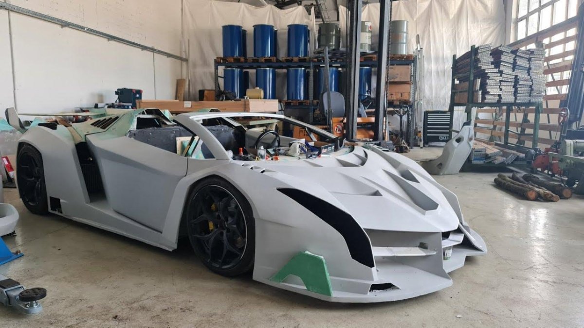 Lamborghini Veneno Roadster 2021